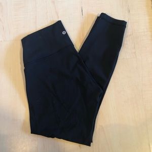 Lululemon black wunder under tights